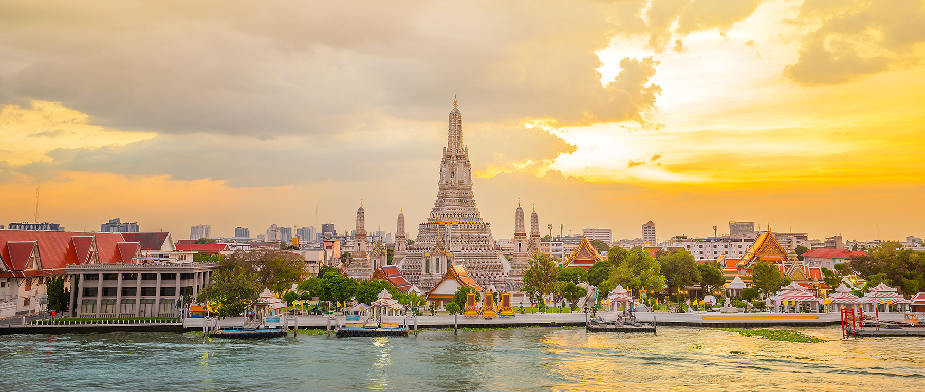 Wat Arun panorama view at sunset, A Buddhist temple in Bangkok.
